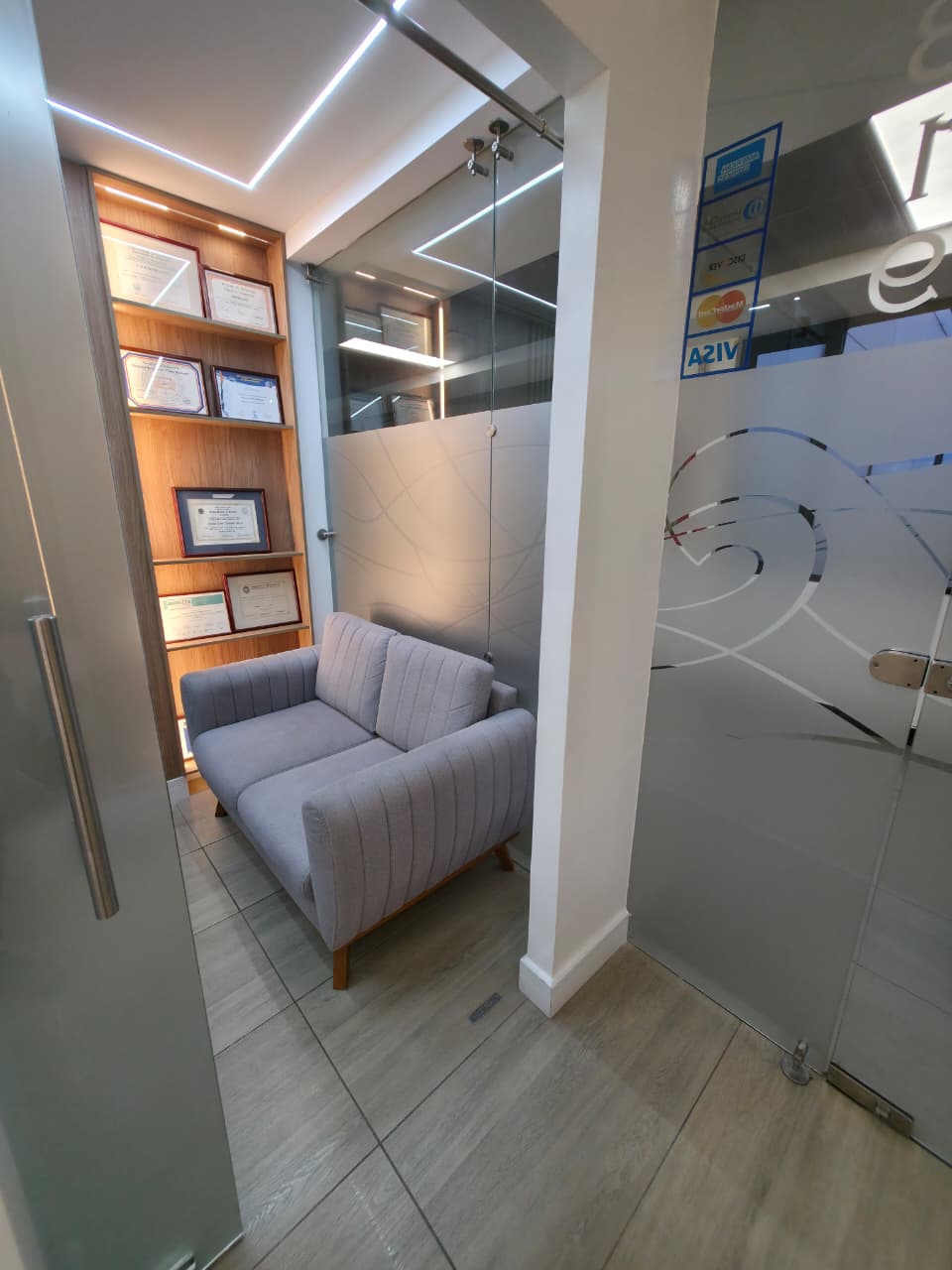 Entrada con certificaciones